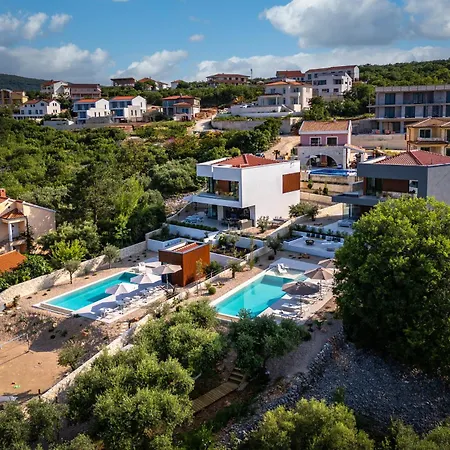 Manatis Mit Pool Vila