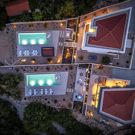 Manatis Mit Pool Vila