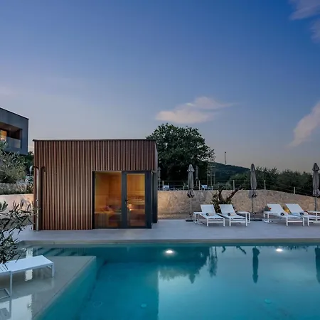 빌라 Manatis Mit Pool 비르브닉