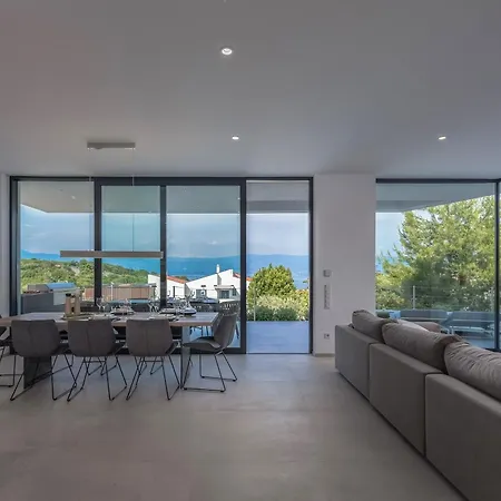 Manatis Mit Pool * 비르브닉