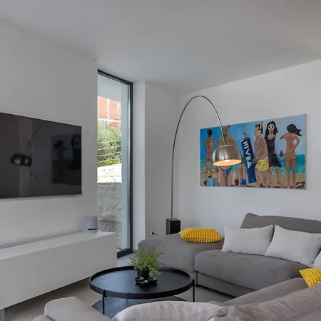 Manatis Mit Pool * 비르브닉